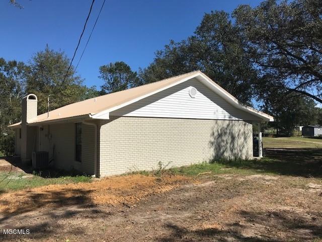 187 Will Thompson Road Picayune, MS 39466 - Photo 5 of 18 side