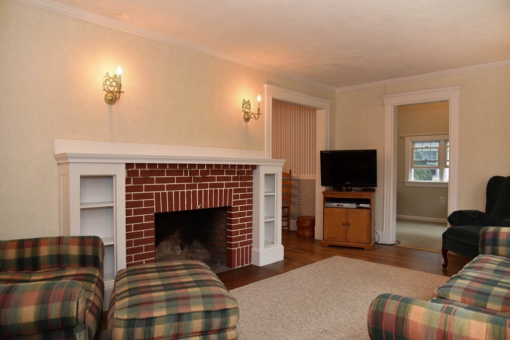 38 Lovell Road Melrose, MA 02176 - Photo 3 of 19 Gallery Image 3