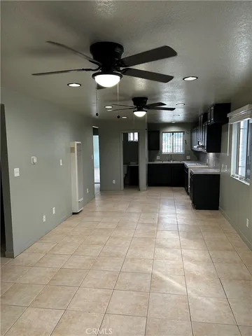 $3,000 | 127 East 49th Street, Long Beach, CA 90805