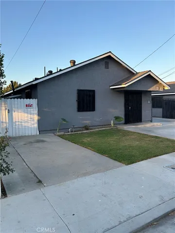 a front view of house with yard