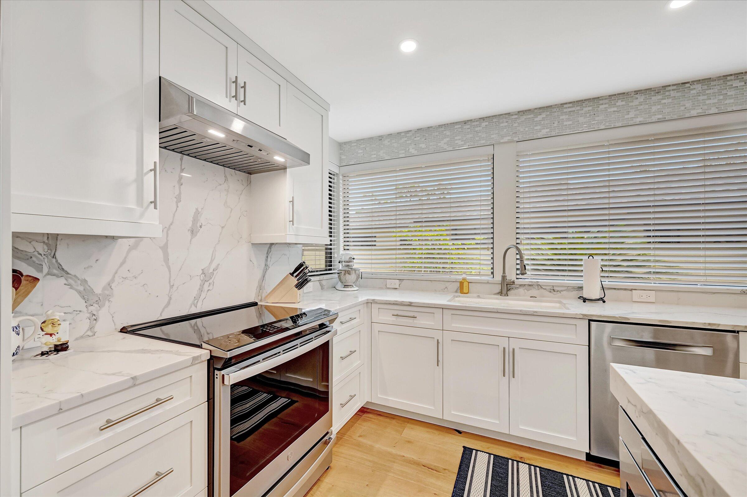 535 Augusta Boulevard, Unit 4 Naples, FL 34113 - Photo 22 of 44 a kitchen that has a sink and a stove