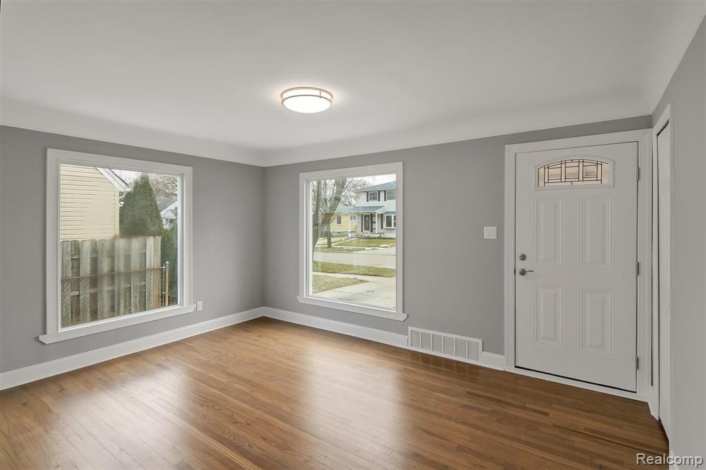 134 Massoit Street Clawson, MI 48017 - Photo 4 of 39