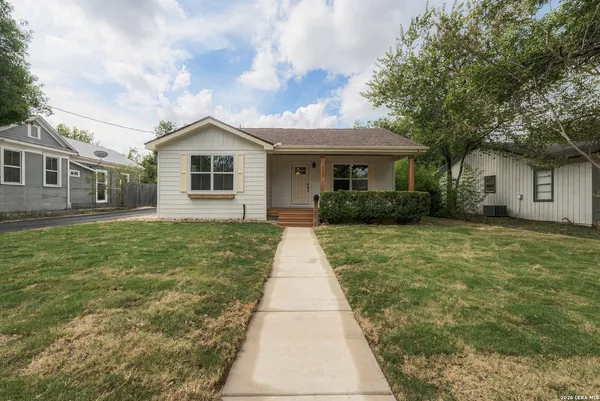 $499,900 | 530 Avenue A, New Braunfels, TX 78130