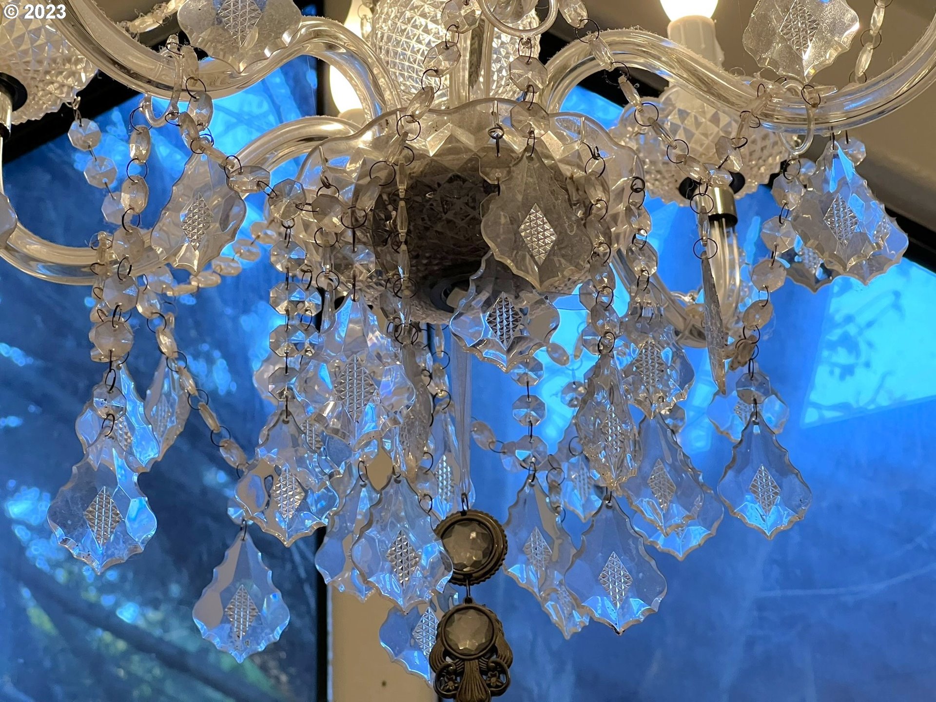 97748 North Bank Chetco River Road, Unit 15 Brookings, OR 97415 - Photo 40 of 48 a close up of a lamp