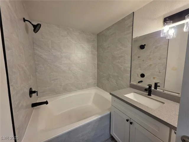 $1,950 | 2200 South Fort Apache Road, Unit 2023, Las Vegas, NV 89117