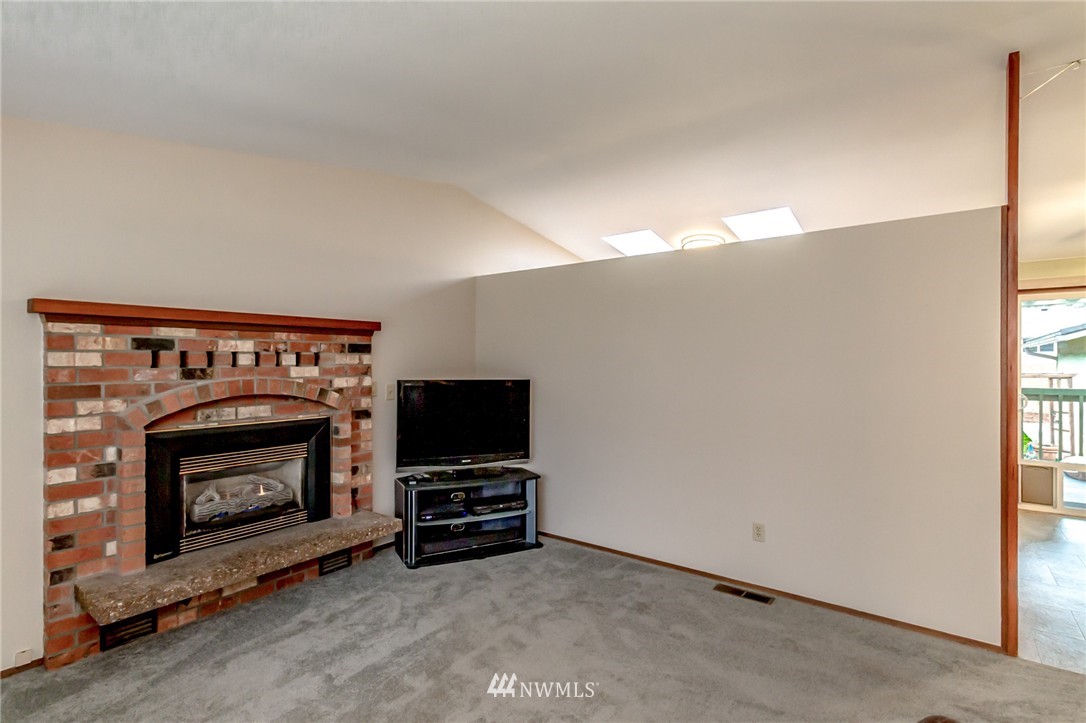 4114 Southeast 4th Street Renton, WA 98059 - Photo 3 of 25