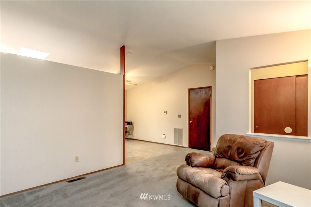 4114 Southeast 4th Street Renton, WA 98059 - Photo 4 of 25
