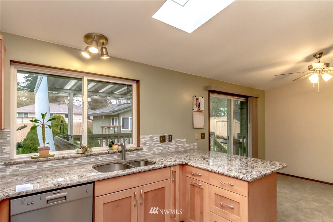 4114 Southeast 4th Street Renton, WA 98059 - Photo 5 of 25