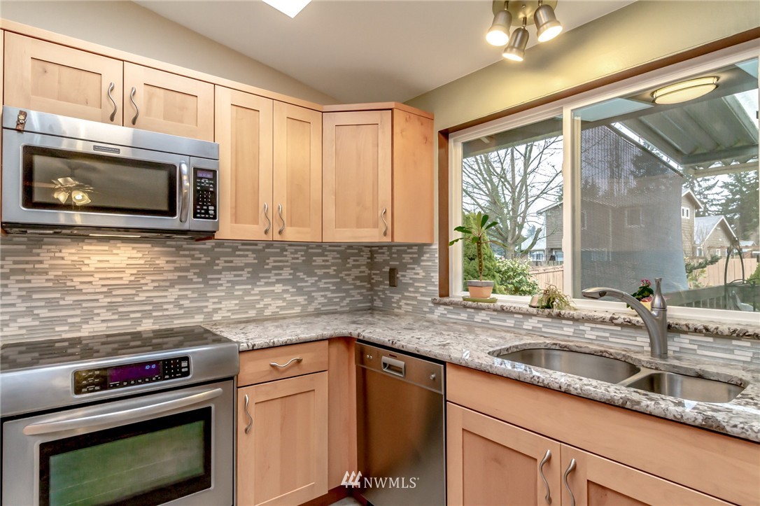 4114 Southeast 4th Street Renton, WA 98059 - Photo 7 of 25