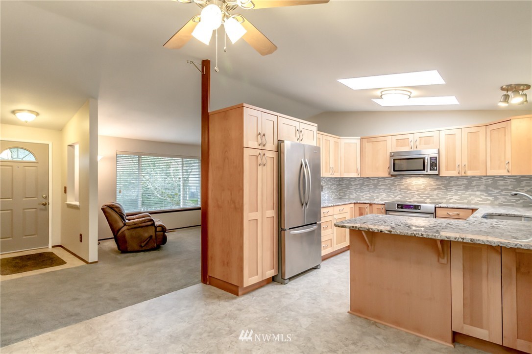4114 Southeast 4th Street Renton, WA 98059 - Photo 9 of 25