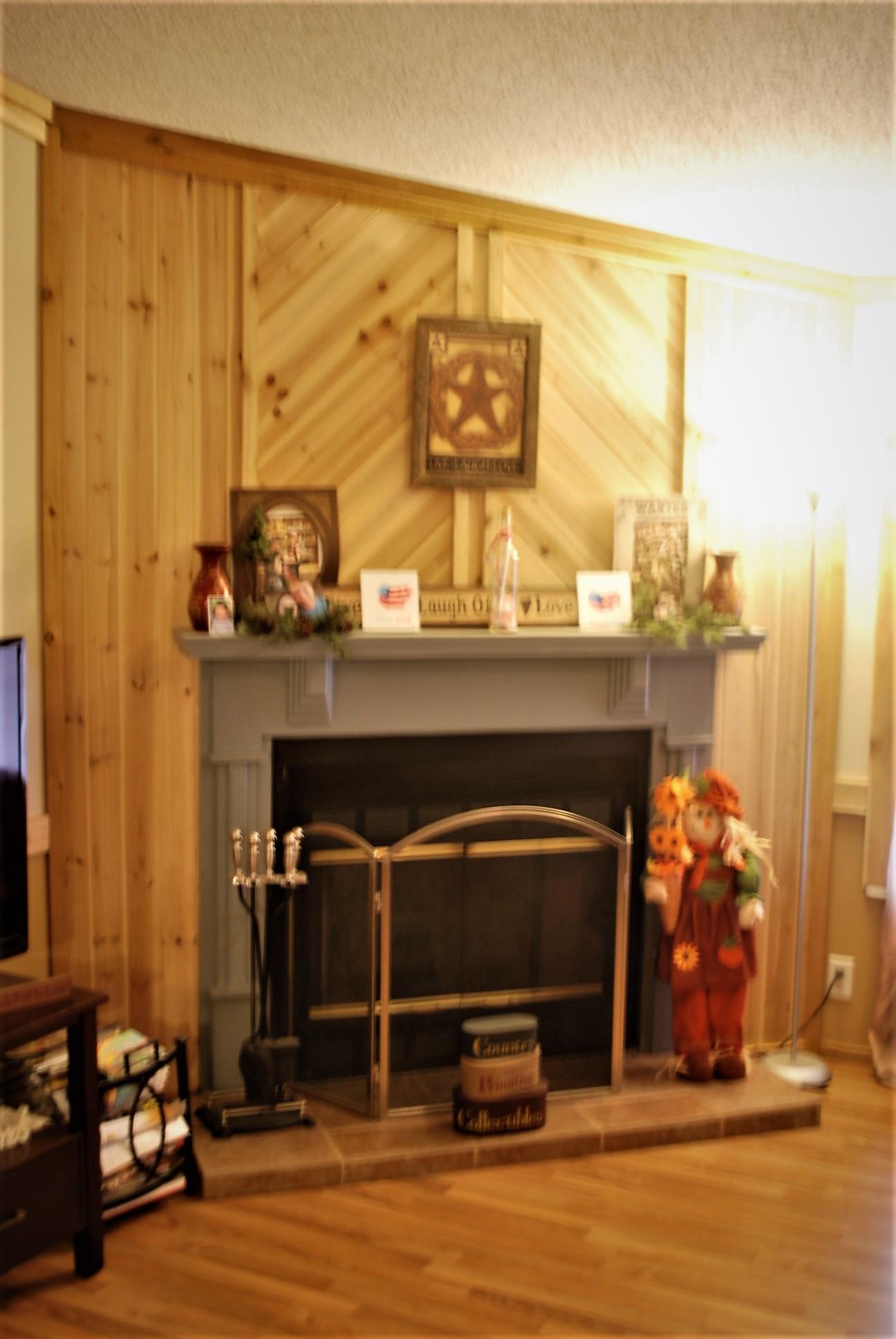 19 High Top Lane Decherd, TN 37324 - Photo 2 of 23 Living room