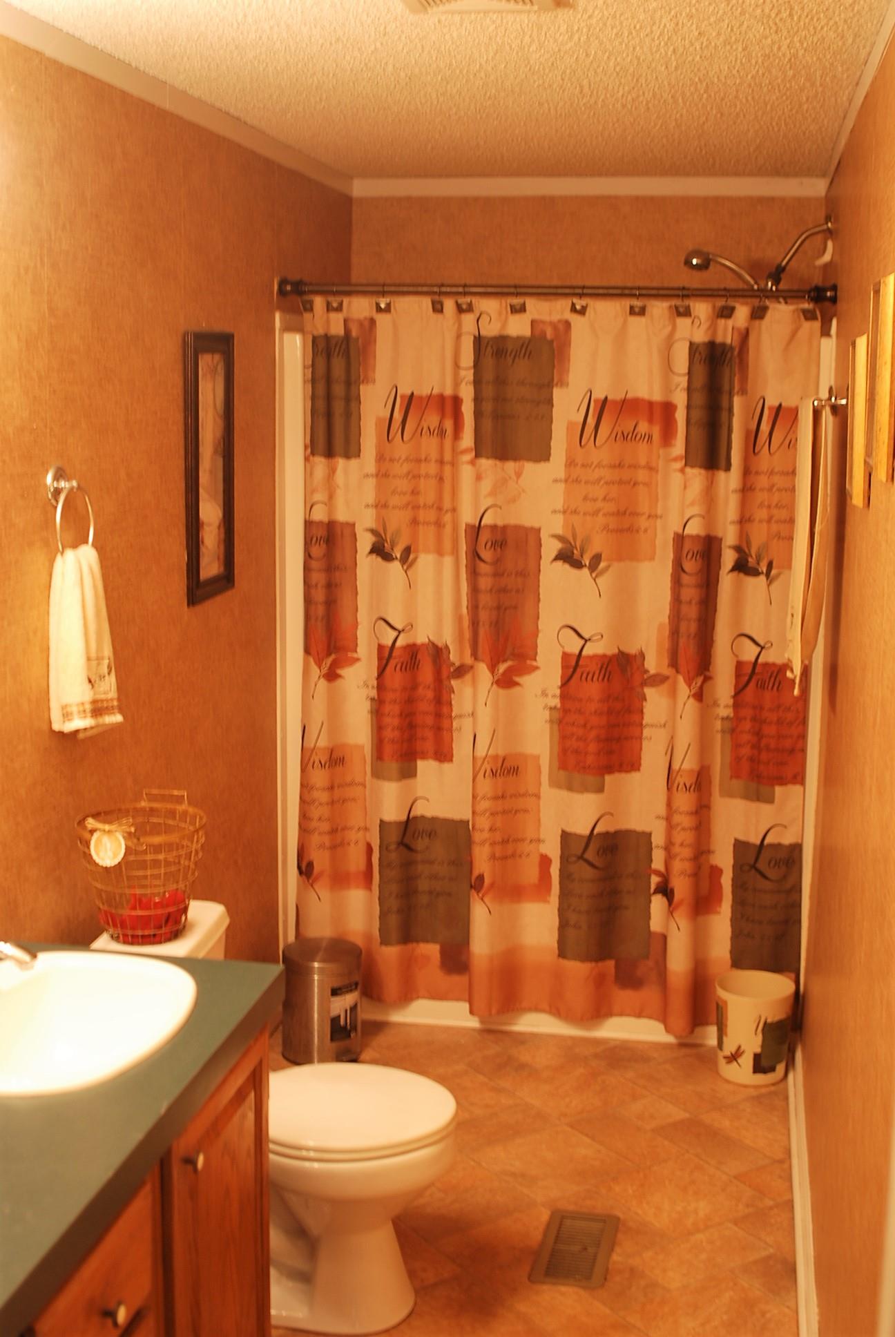 19 High Top Lane Decherd, TN 37324 - Photo 8 of 23 Master bath