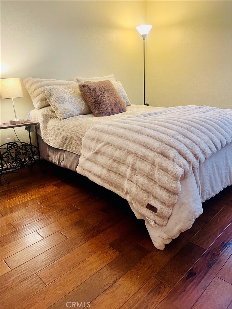 11 Georgia Irvine, CA 92606 - Photo 21 of 27 a bed sitting in a bedroom next to a lamp