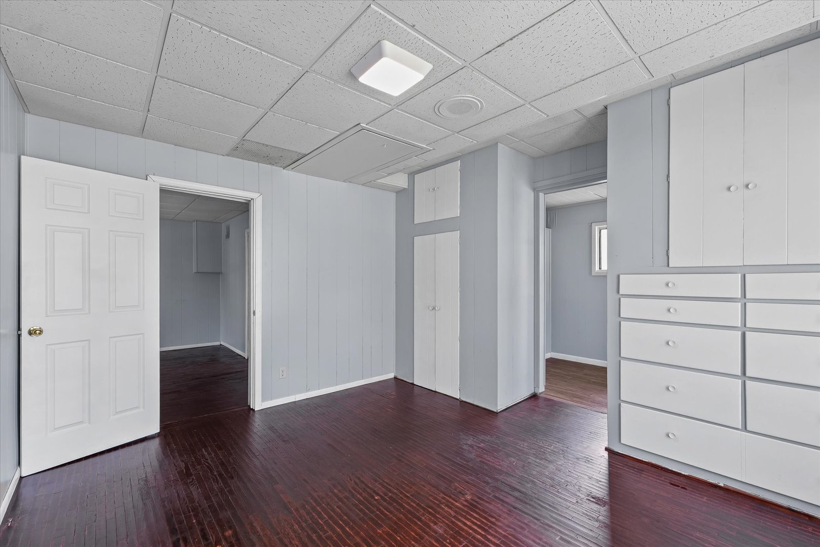 33 State Street Danville, IL 61832 - Photo 20 of 29 a view of an empty room and wooden floor