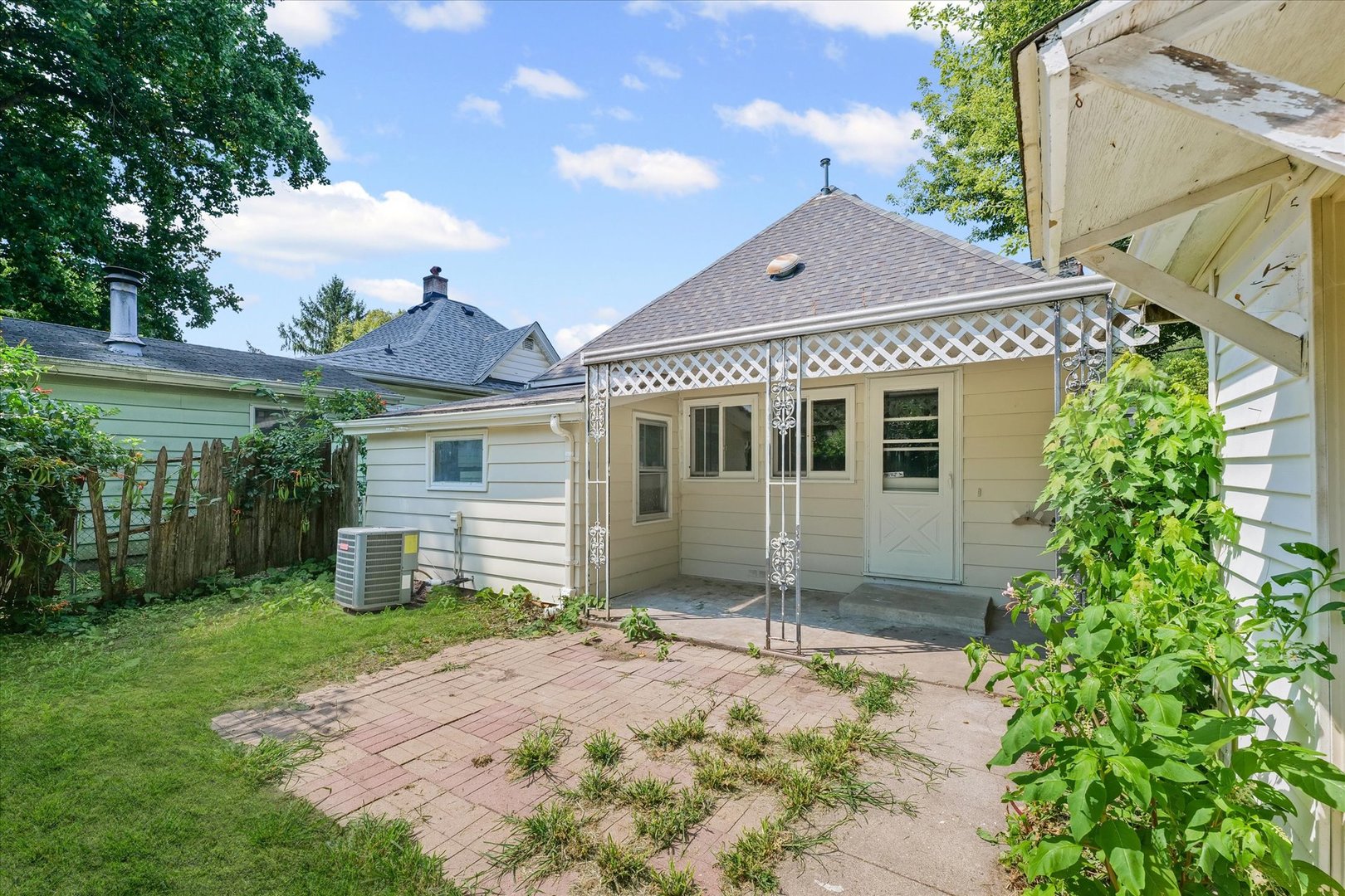 33 State Street Danville, IL 61832 - Photo 26 of 29 a front view of a house with a garden and yard