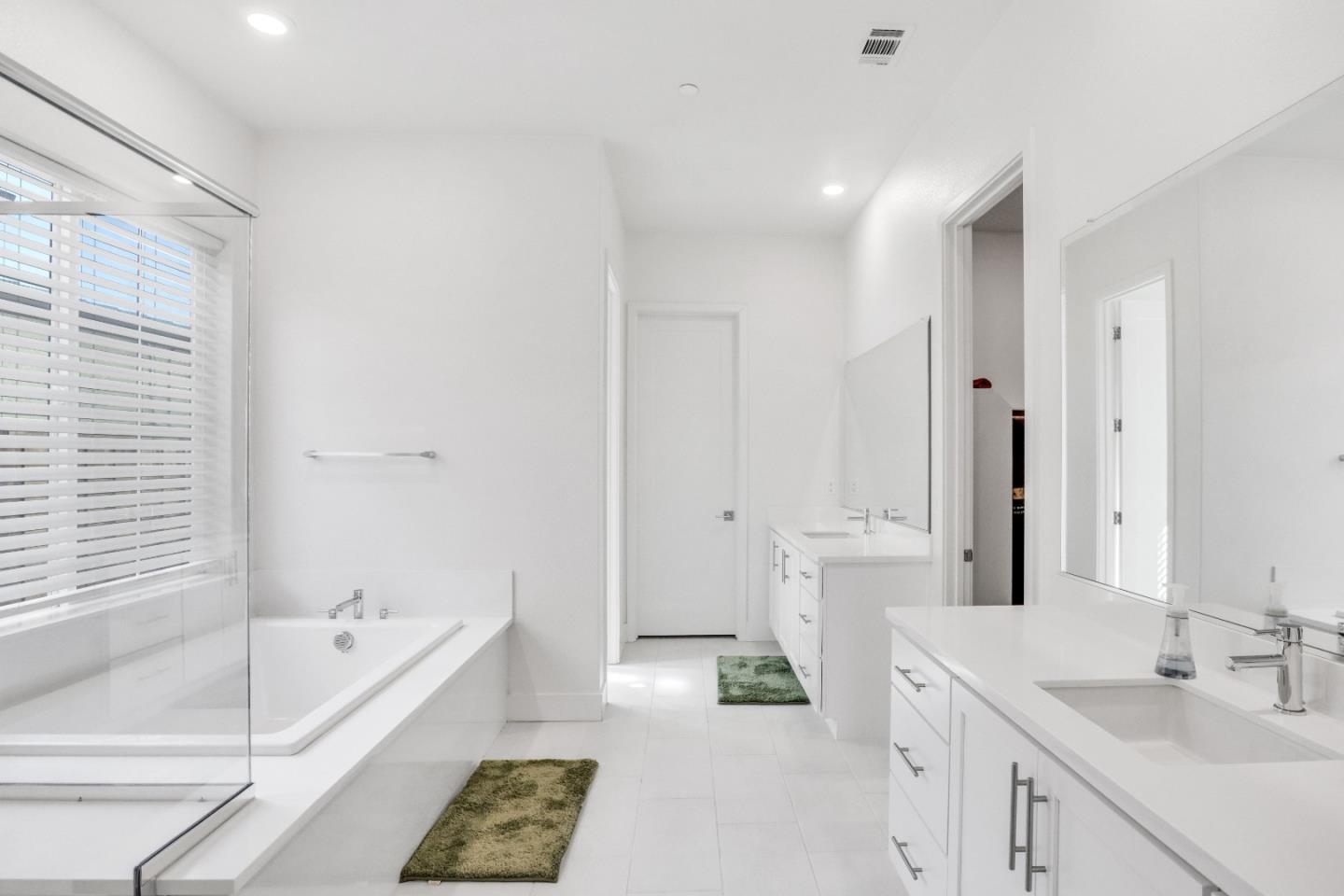 6326 Moser Way Tracy, CA 95377 - Photo 15 of 45 a bathroom with a bathtub and a sink
