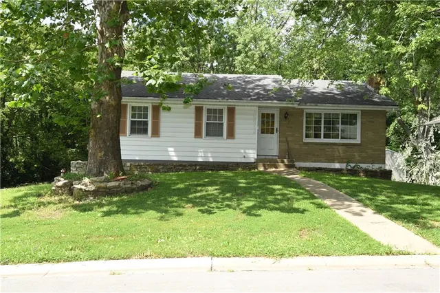$219,000 | 13218 Craig Avenue, Grandview, MO 64030