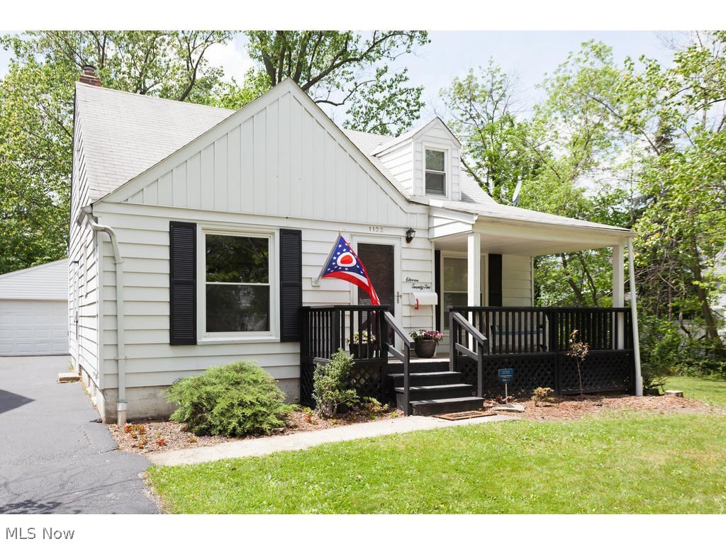 1122 Sunset Road Cleveland, OH 44124 - Photo 1 of 15