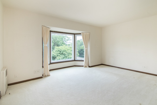200 Thames Parkway, Unit 3G Park Ridge, IL 60068 - Photo 12 of 20 an empty room with windows and view