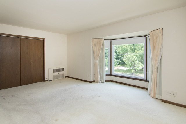 200 Thames Parkway, Unit 3G Park Ridge, IL 60068 - Photo 14 of 20 an empty room with windows and closet
