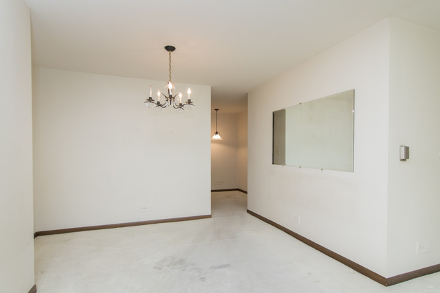 200 Thames Parkway, Unit 3G Park Ridge, IL 60068 - Photo 8 of 20 a view of a hallway with entryway