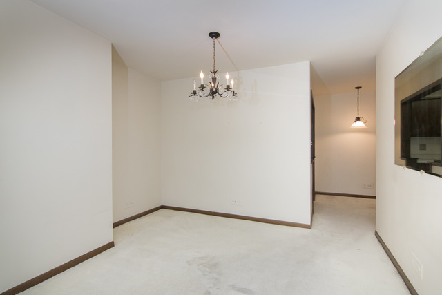 200 Thames Parkway, Unit 3G Park Ridge, IL 60068 - Photo 9 of 20 a view of a livingroom with a kitchen