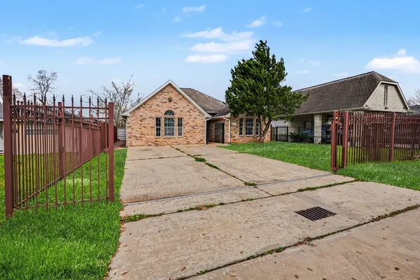 $2,200 | 507 Ave F, South Houston, TX 77587