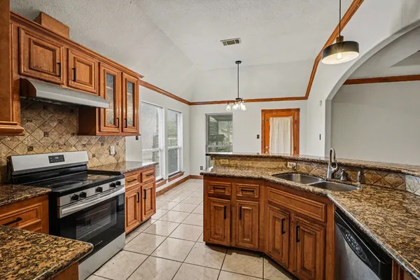 $2,200 | 507 Ave F, South Houston, TX 77587