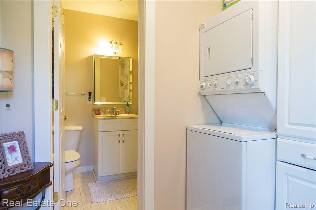45 West Hunters Creek Road Lapeer, MI 48446 - Photo 21 of 29 Bathroom off laundry room.