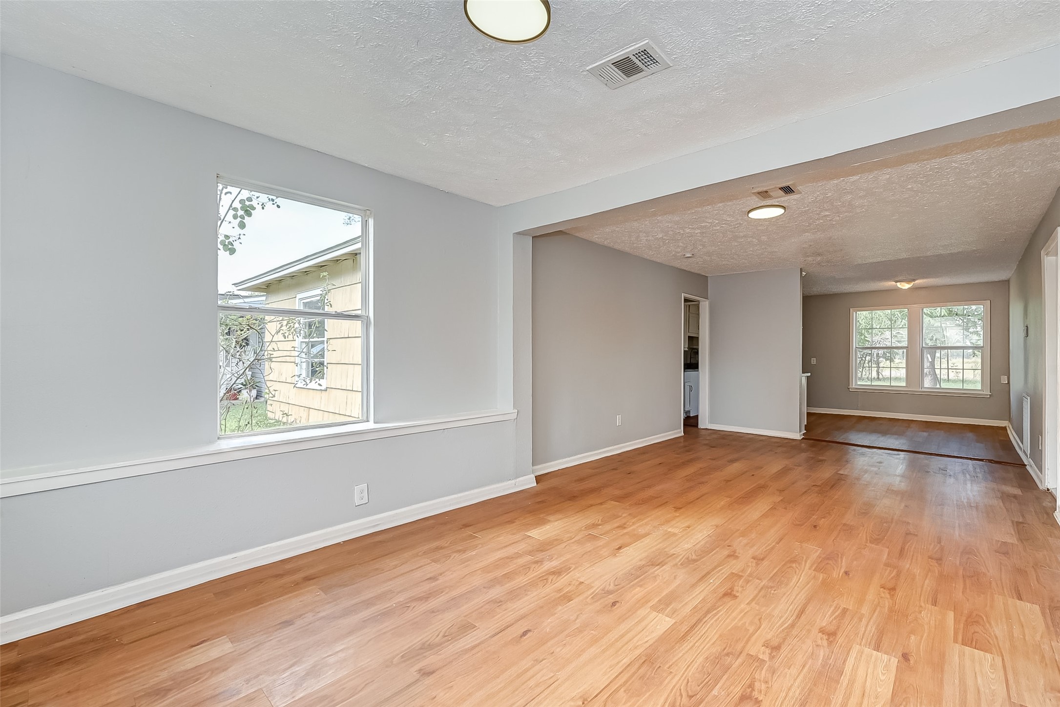 7946 Jutland Road Houston, TX 77033 - Photo 2 of 11