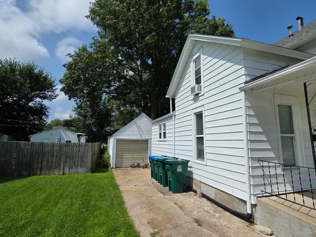 a view of a back yard of the house