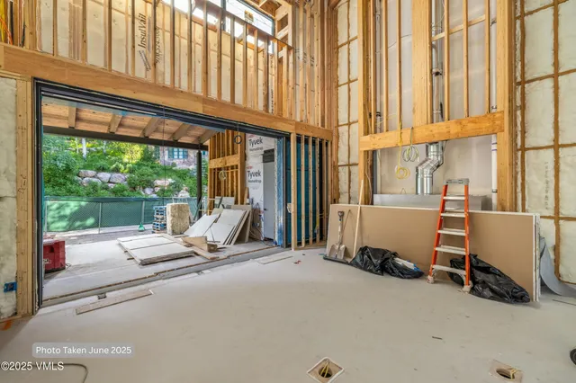 a black and white photo of a living room