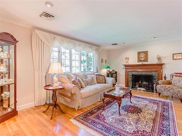 18 Nardone Road Newton, MA 02459 - Photo 3 of 24