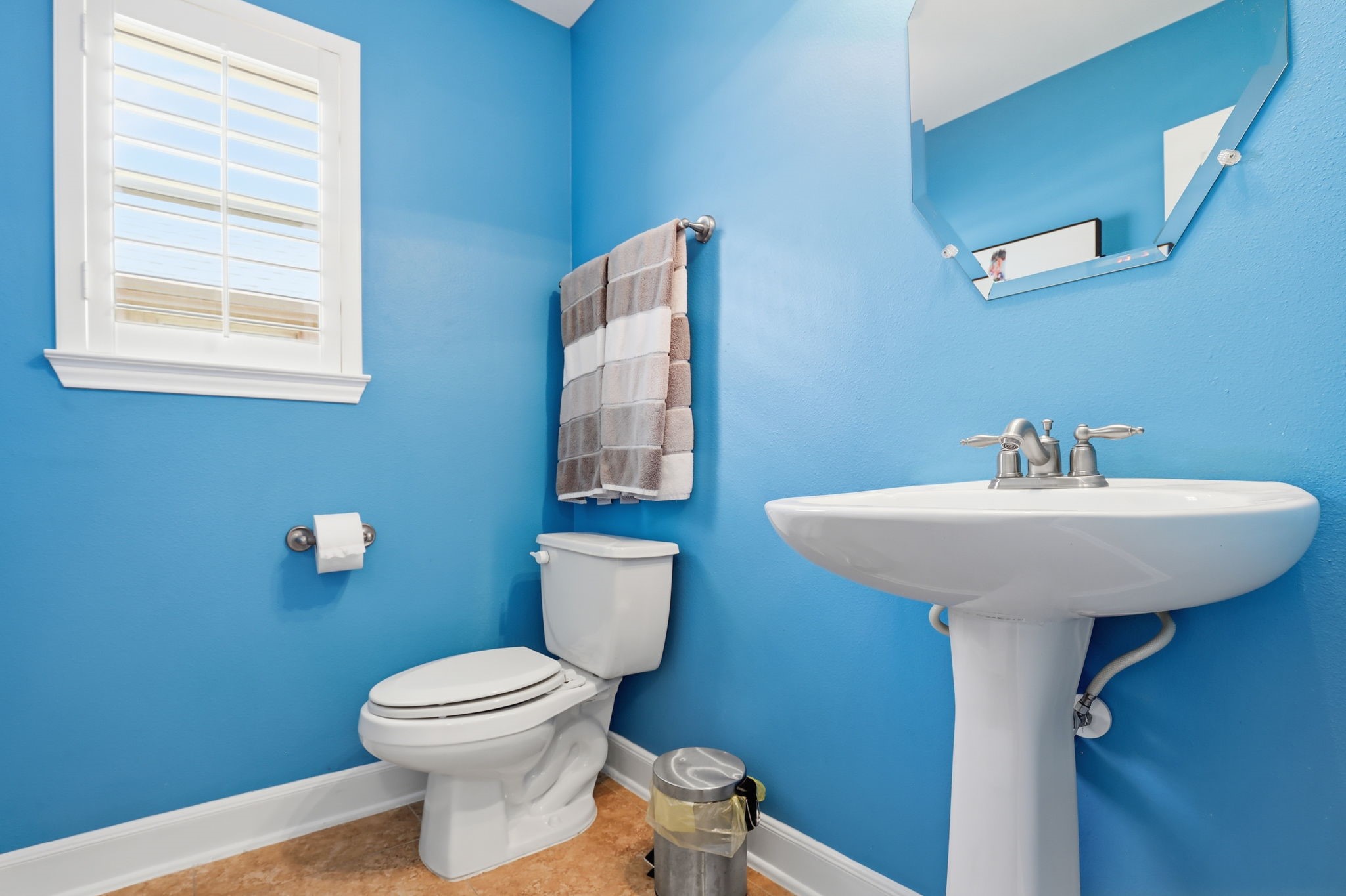 18014 Grotto Point Drive Cypress, TX 77429 - Photo 17 of 25 a bathroom with a toilet a sink and mirror