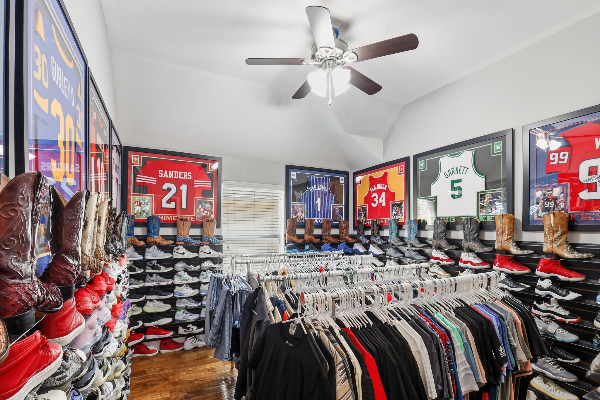 18014 Grotto Point Drive Cypress, TX 77429 - Photo 18 of 25 a view of a room with gym equipment