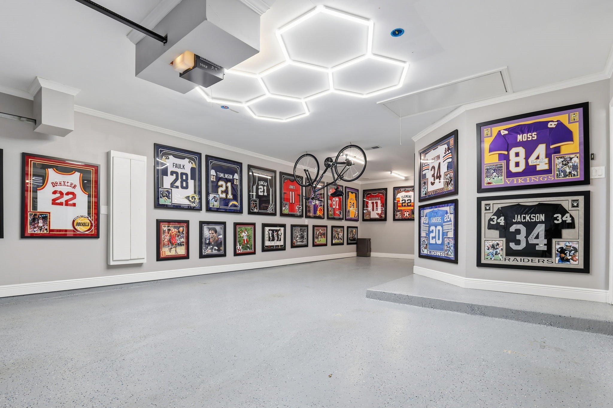 18014 Grotto Point Drive Cypress, TX 77429 - Photo 22 of 25 an empty room with shelves