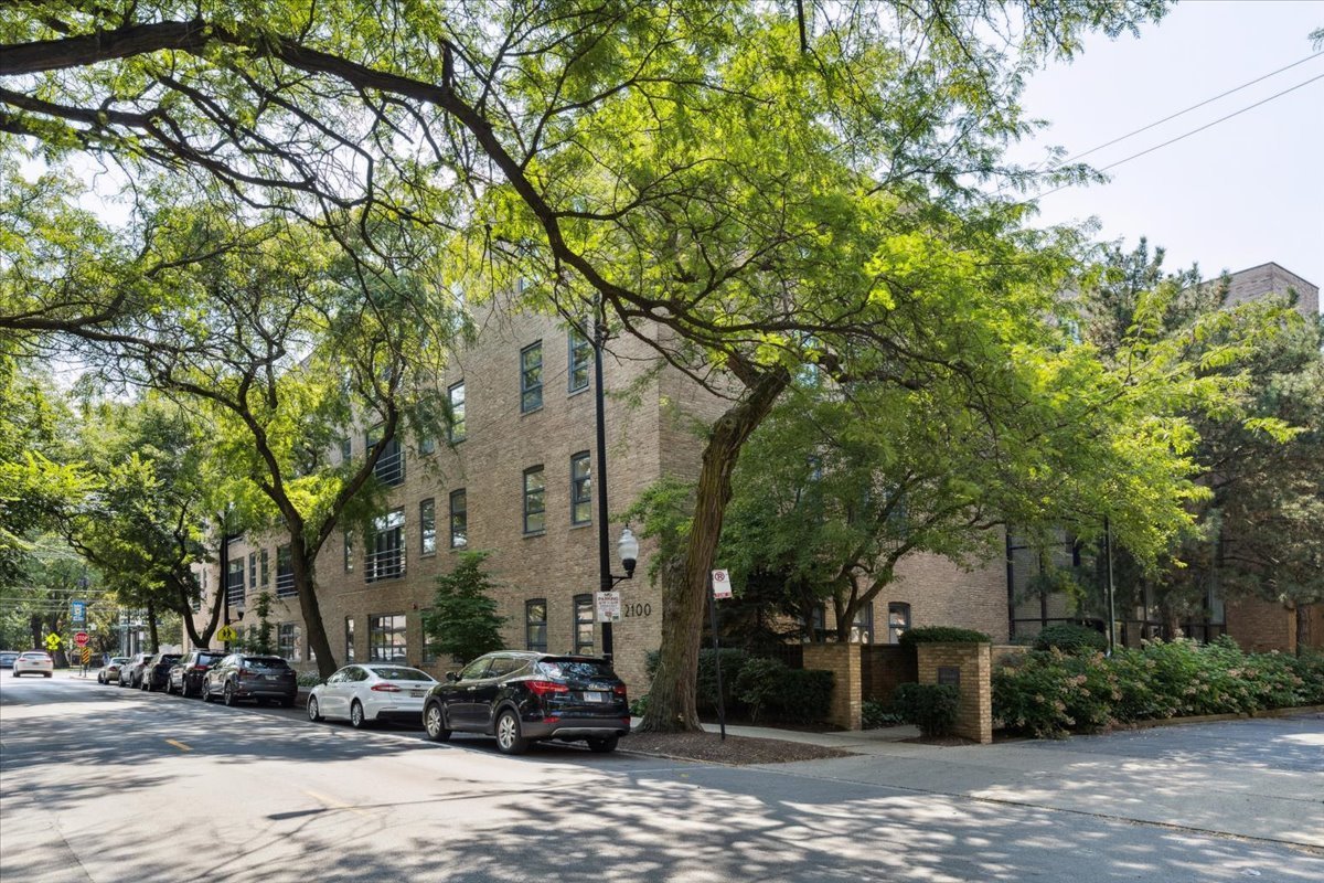 2100 North Racine Avenue, Unit 3D Chicago, IL 60614 - Photo 2 of 49