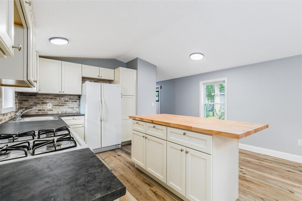 311 Friar Tuck Drive Exeter, NH 03833 - Photo 8 of 23