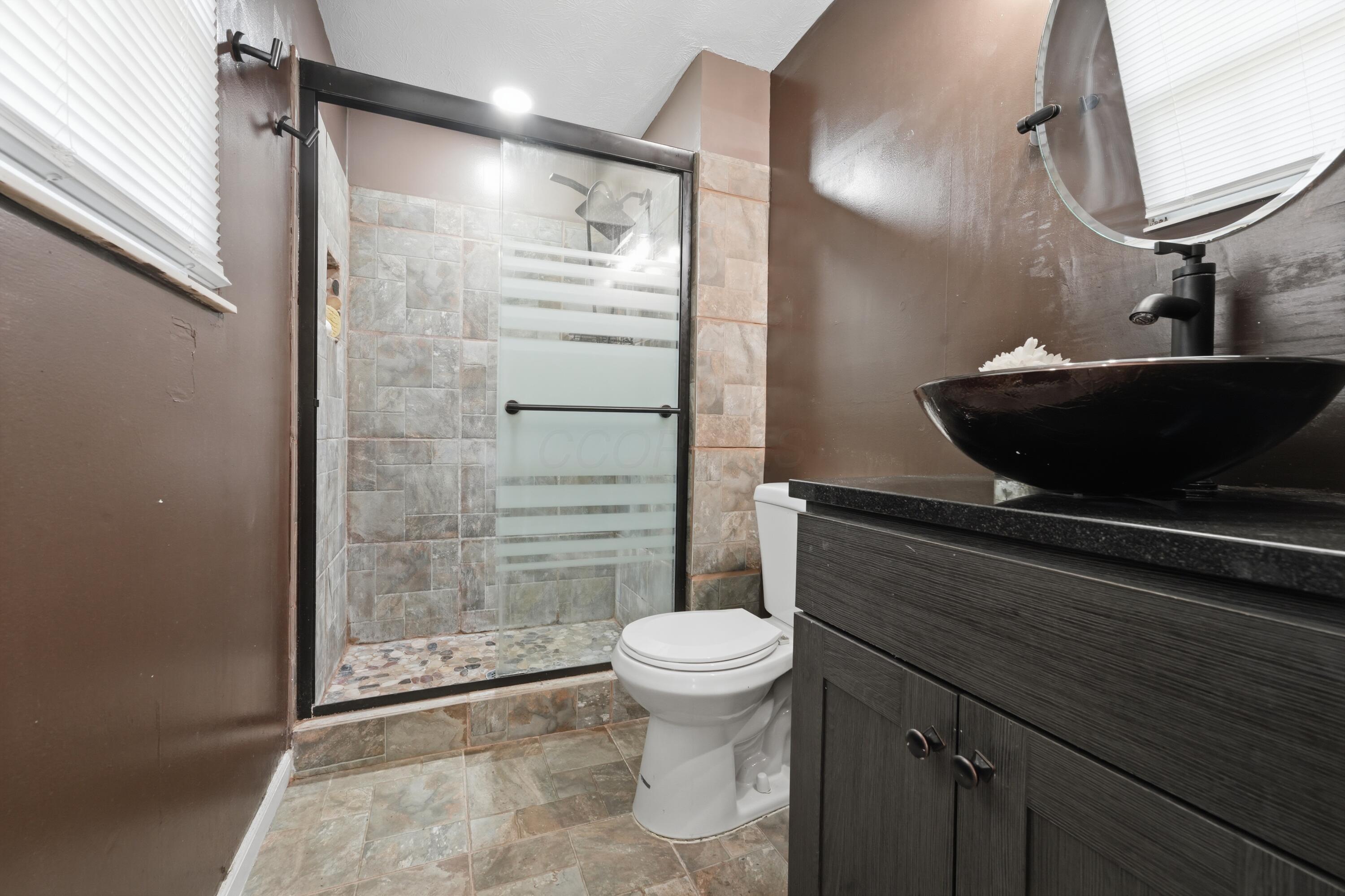 11589 Milnor Road Pickerington, OH 43147 - Photo 14 of 25 Master Bathroom