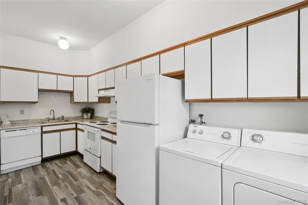 $4,750 | 208 Wheatley Road, Old Westbury, NY 11568