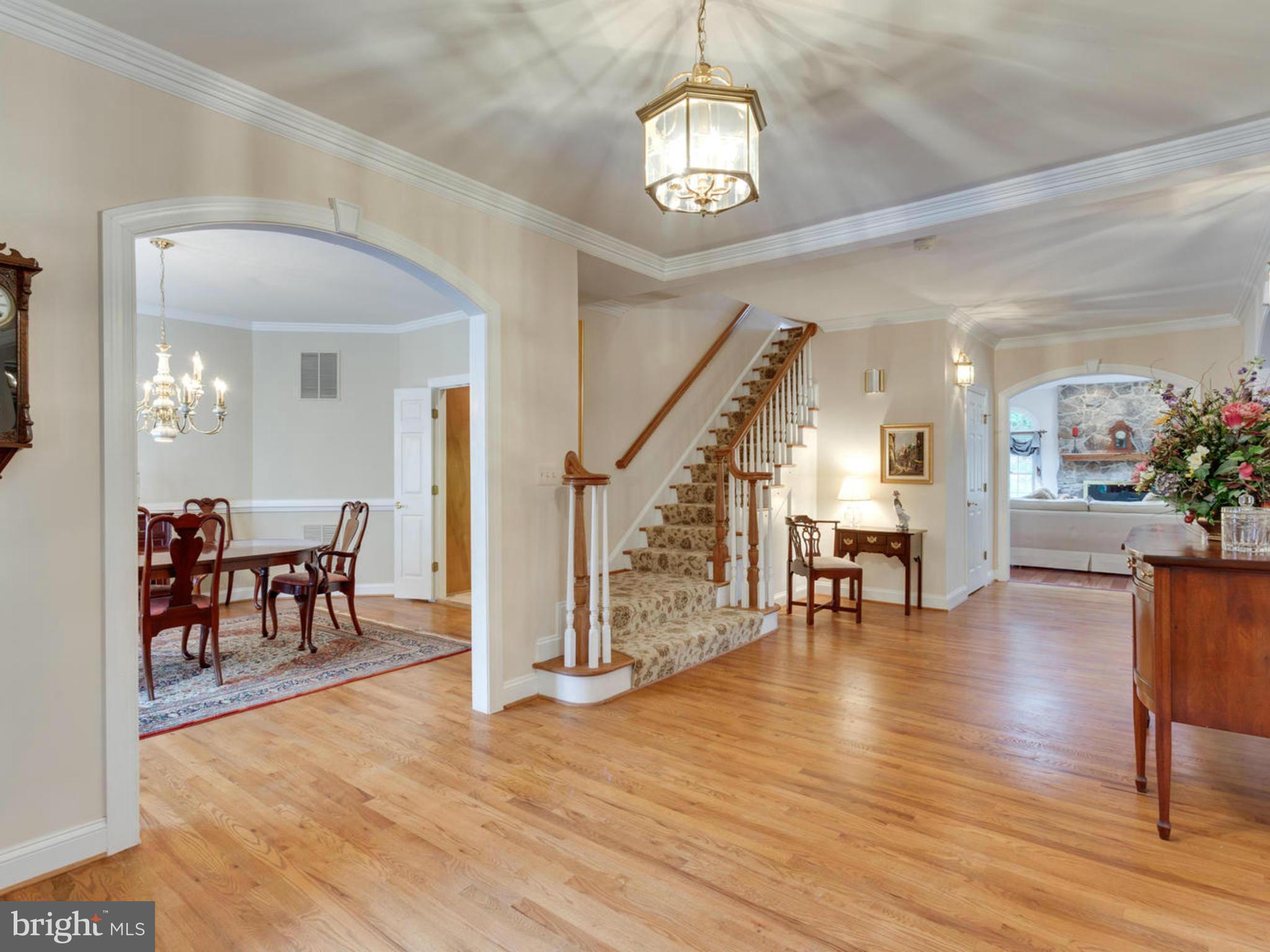 2082 Hunters Crest Way Vienna, VA 22181 - Photo 2 of 30 Interior (General)