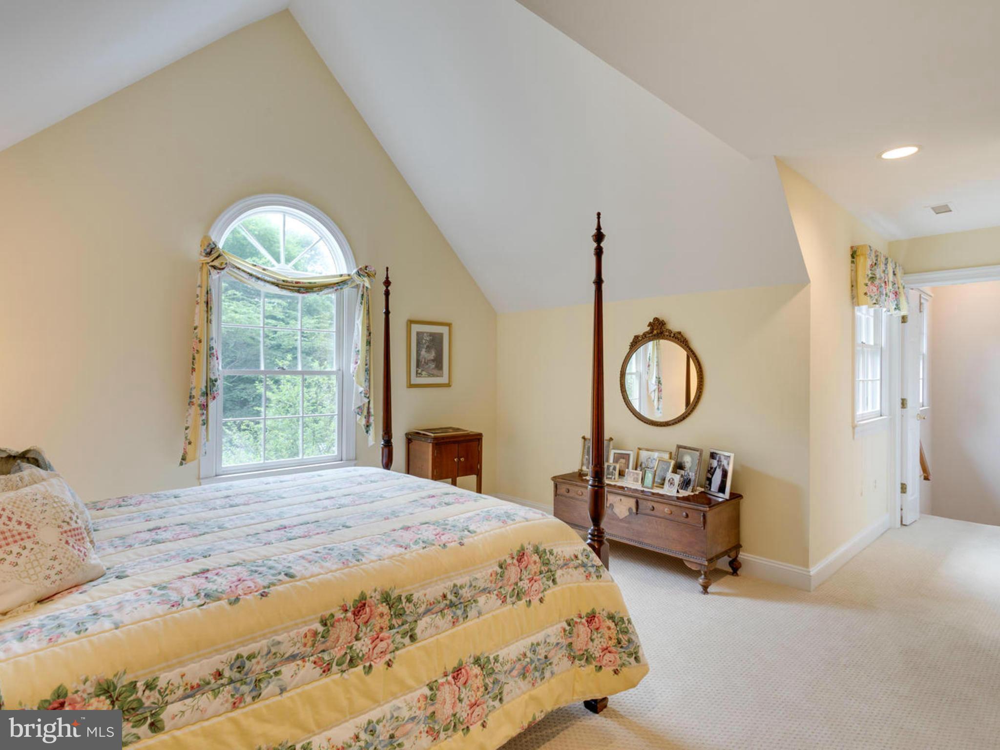 2082 Hunters Crest Way Vienna, VA 22181 - Photo 16 of 30 Bedroom