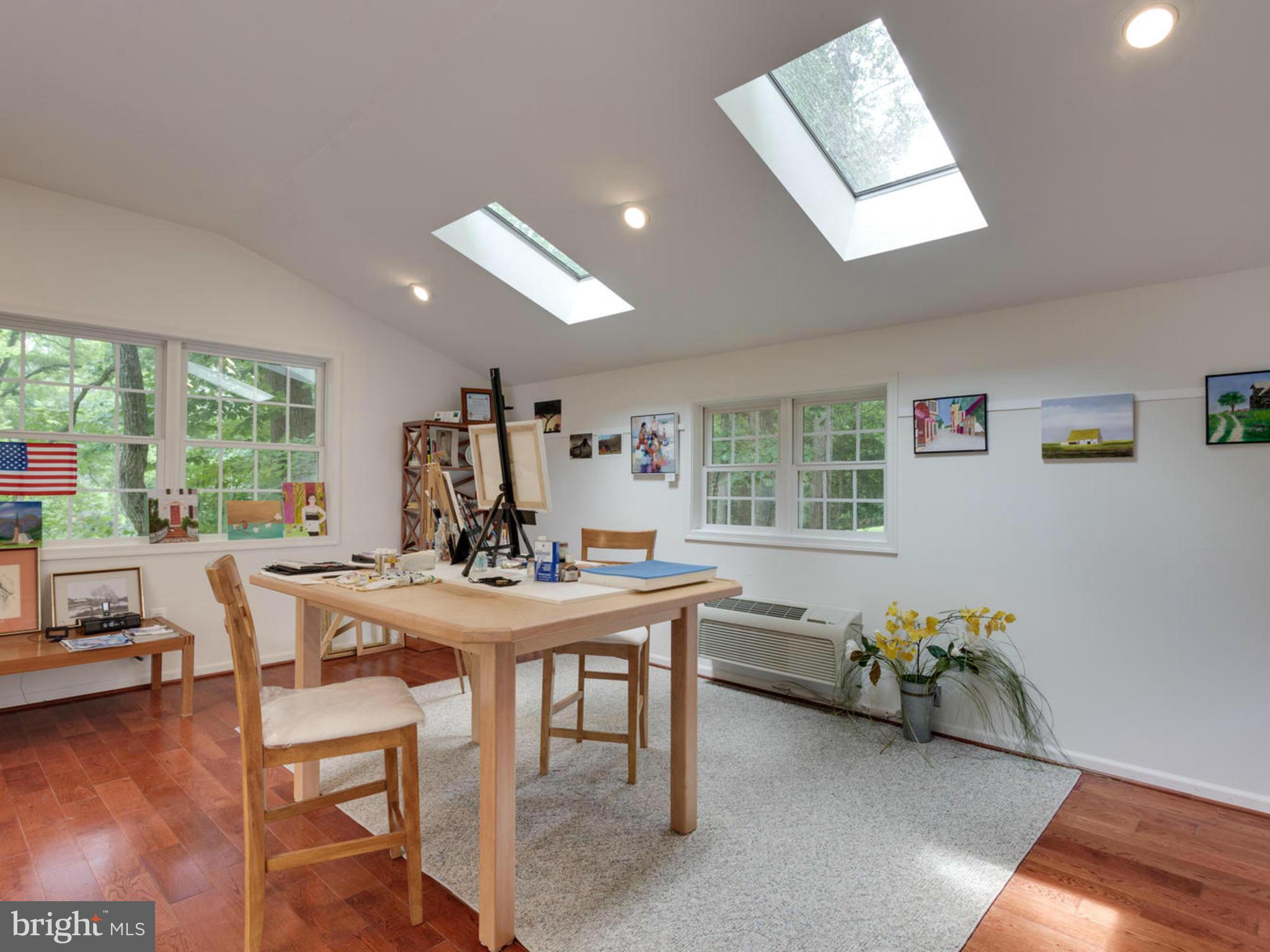 2082 Hunters Crest Way Vienna, VA 22181 - Photo 19 of 30 Bedroom