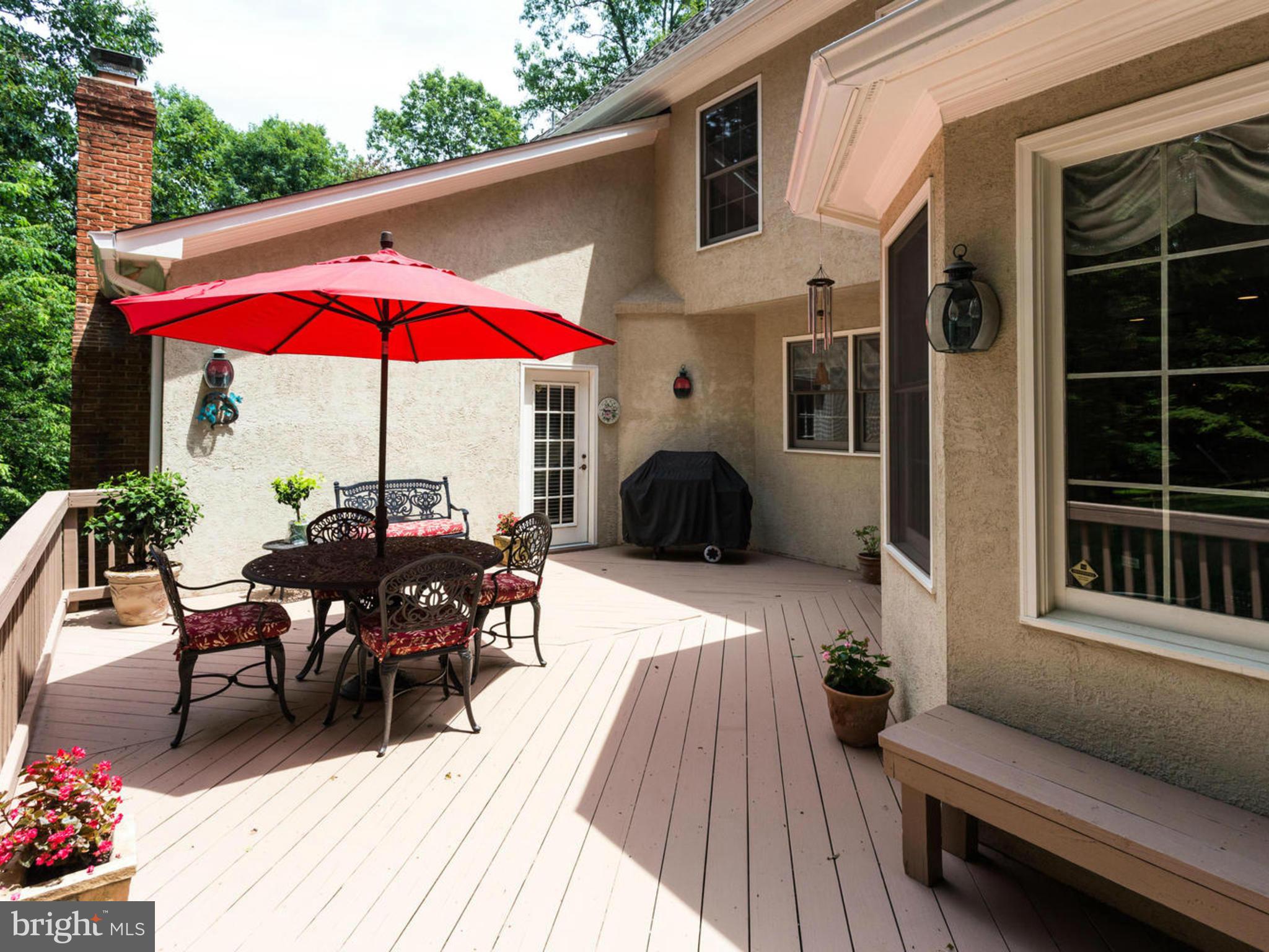 2082 Hunters Crest Way Vienna, VA 22181 - Photo 23 of 30 Exterior (Rear)