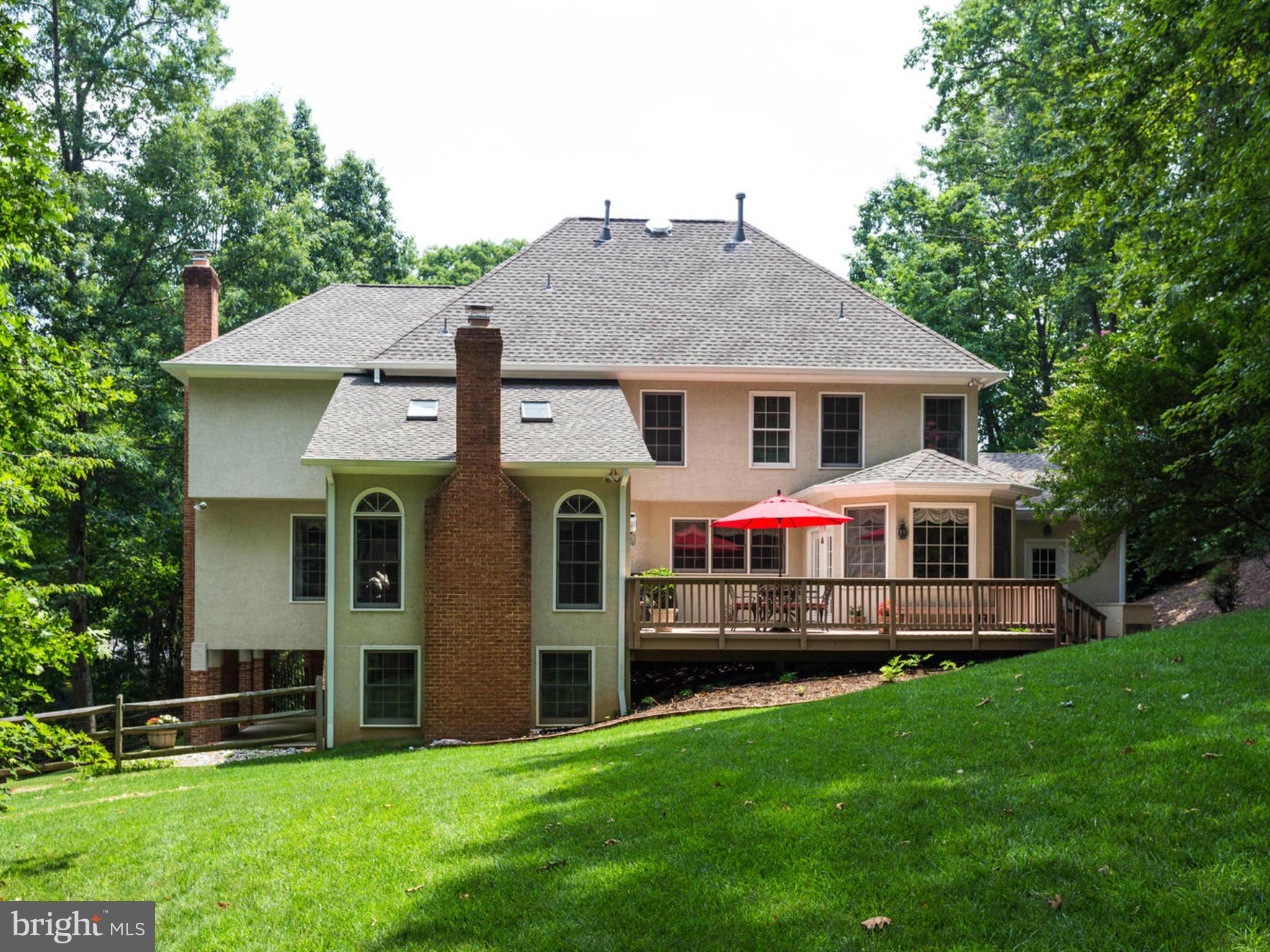 2082 Hunters Crest Way Vienna, VA 22181 - Photo 24 of 30 Exterior (Rear)