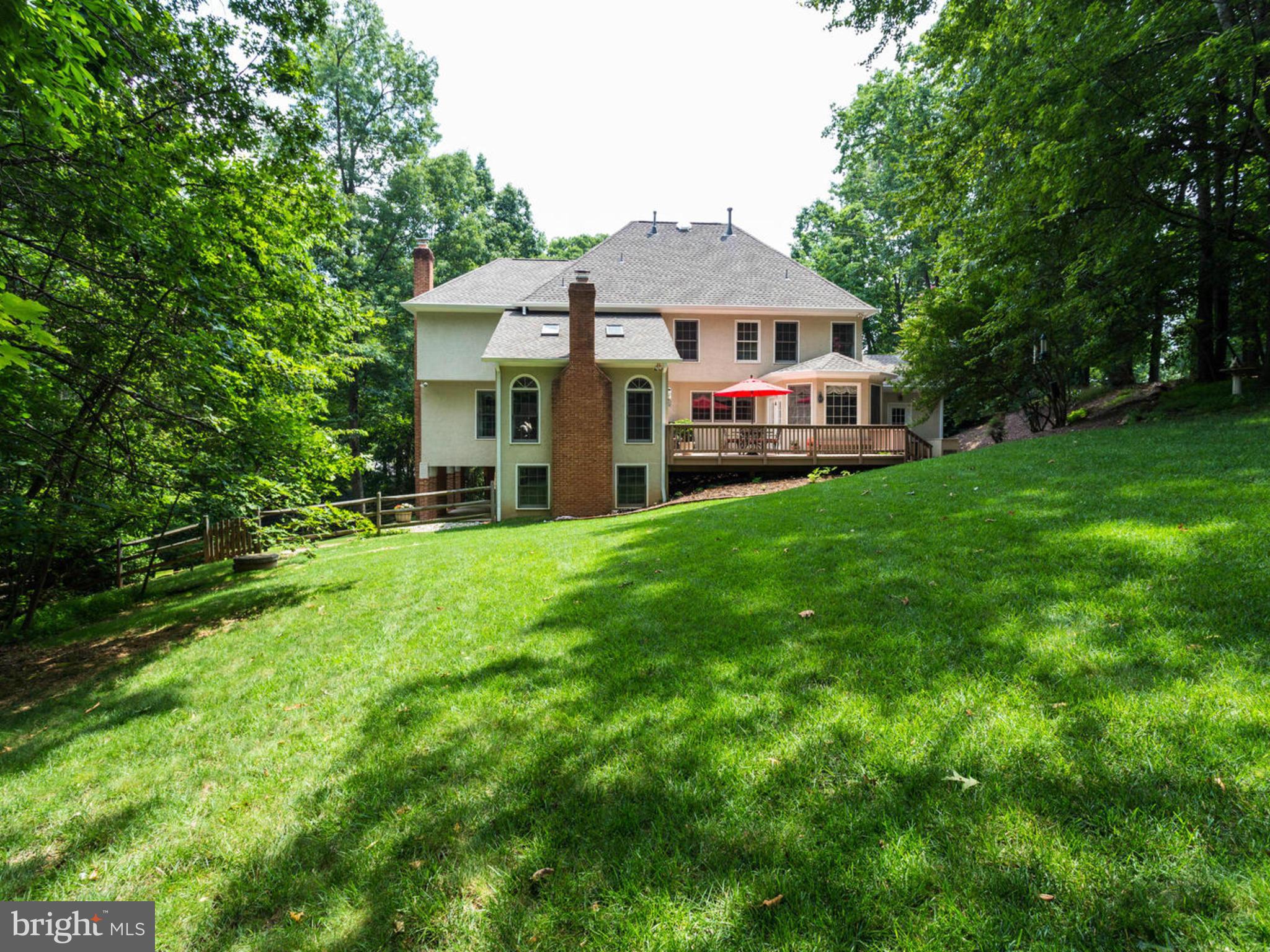 2082 Hunters Crest Way Vienna, VA 22181 - Photo 25 of 30 Exterior (Rear)