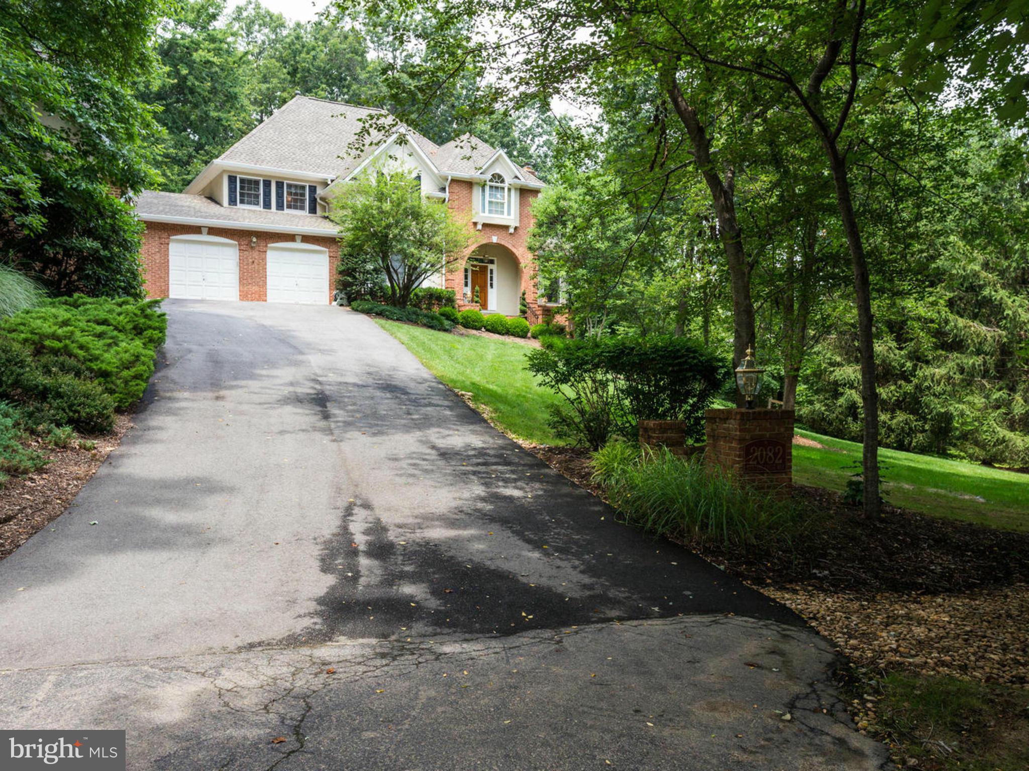 2082 Hunters Crest Way Vienna, VA 22181 - Photo 26 of 30 Exterior (Front)