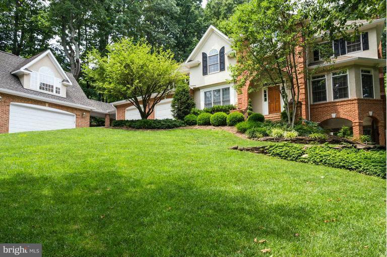 2082 Hunters Crest Way Vienna, VA 22181 - Photo 30 of 30 Exterior (Front)