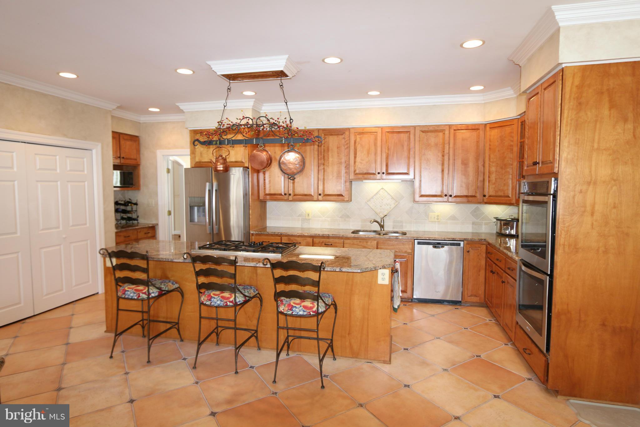 2082 Hunters Crest Way Vienna, VA 22181 - Photo 6 of 30 Kitchen