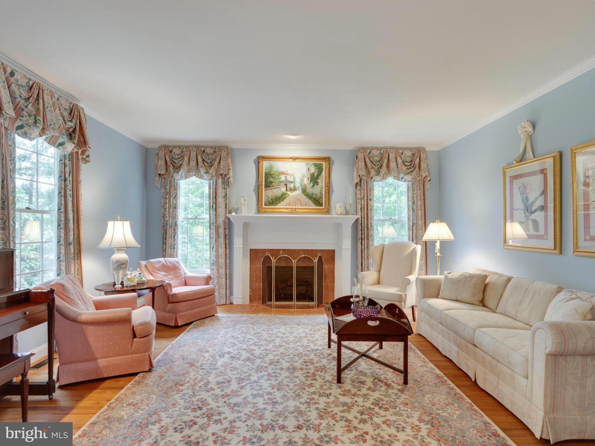 2082 Hunters Crest Way Vienna, VA 22181 - Photo 10 of 30 Living Room